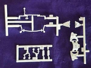 1957 Chevrolet Bel Air STOCK FRONT SUSPENSION SPINDLES from AMT 1:25 Model Kit - Picture 1 of 12