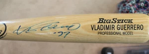 "VLADIMIR GUERRERO" HALL OF FAME SIGNED BASEBALL BAT (PSA/DNA) - Picture 1 of 4