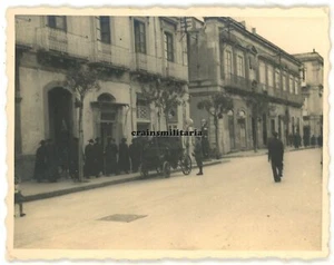 Orig. Foto Strassenszene mit Geistliche in Stadt in Italien Griechenland Afrika - Bild 1 von 1