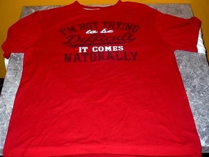 "No estoy tratando de ser difícil. It Comes Naturally"" Funny Red LS Camiseta - Imagen 1 de 4