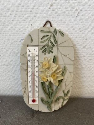 Ancien Thermomètre Résine Ou Plâtre Décor Jonquille Deco Rétro - Photo 1/4