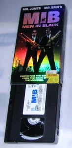 Men In Black (VHS, 1997) Will Smith, Tommy Lee Jones, Linda Fiorentino Like NEW - Picture 1 of 1