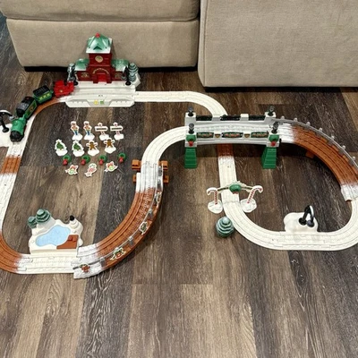 Fisher Price GEOTRAX Christmas In Toytown RC Train Set (NO Remote or 2 Figures) - Image 1 of 4