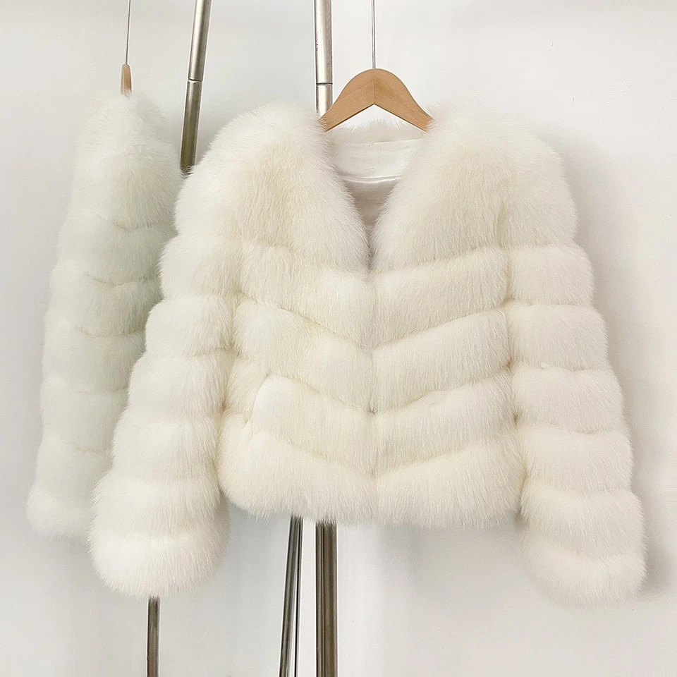 Women's Fox Fur Coat Winter New Short Korean Fashion V-neck Slim Fit Fur Jacket - Image 1 of 4