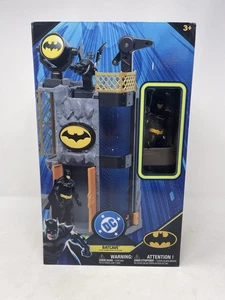 DC Comics Batman Batcaverna Playset con Modellino Batman  - Foto 1 di 5