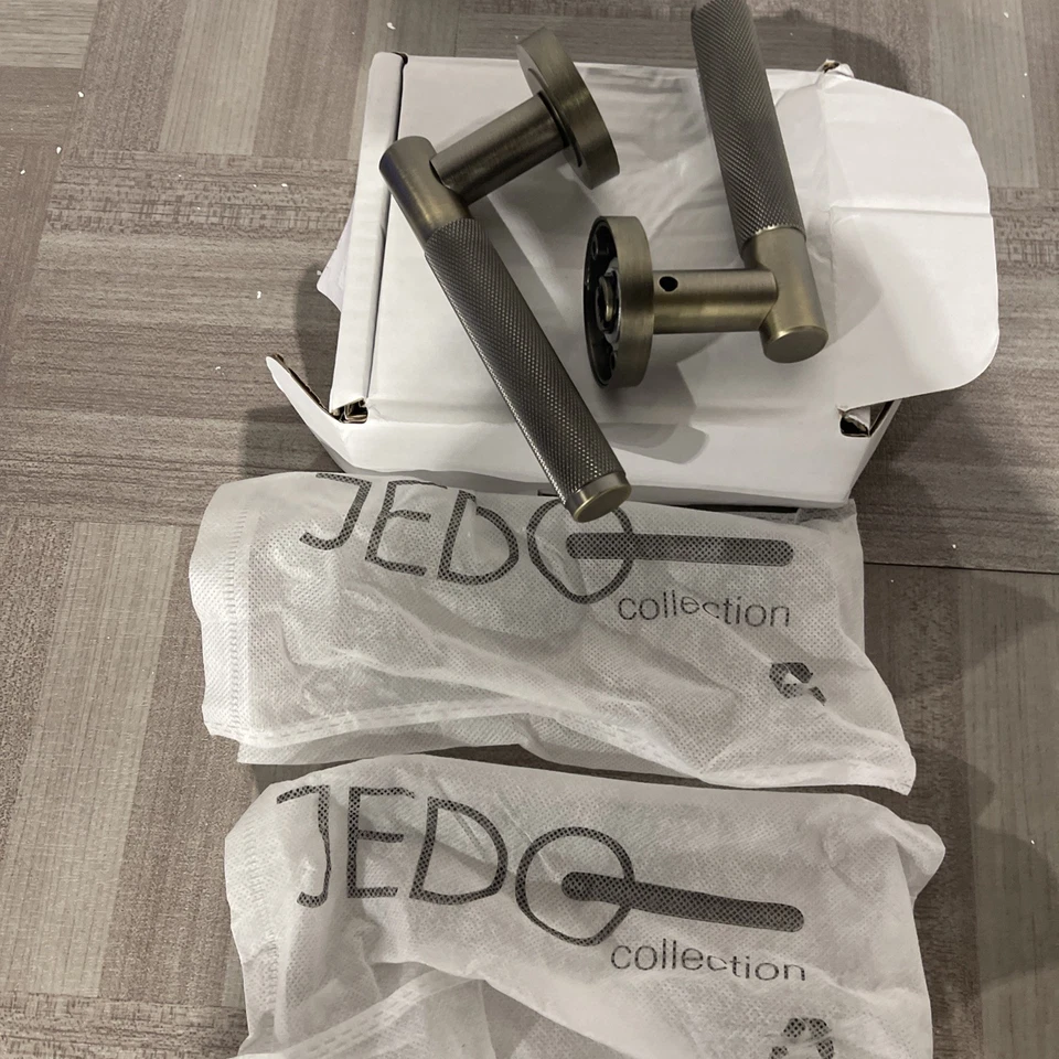 Jedo Collection Door Handles KNURLED Internal Doors Lever  ANTIQUE BRASS - Image 1 of 4