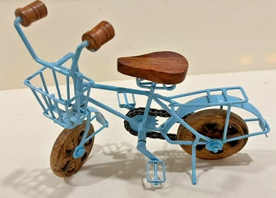 Asiento y ruedas de madera para decoración de bicicleta de metal azul Tiffany 11" X 9" Foto 1 de 4