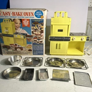 Juguete horno Kenner Easy Bake vintage. Amarillo con sartenes originales #1350 1969. ¡Funciona! - Imagen 1 de 19