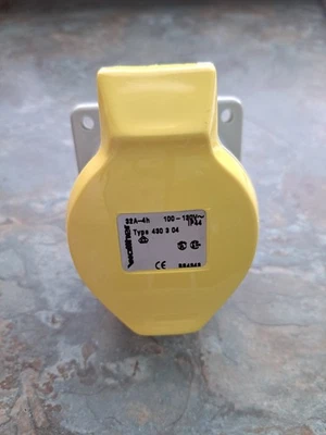 Walther 32A 2P+E 110V Panel Mounted Socket IP44 - Image 1 of 3