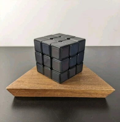 Rompecabezas cubo Rubik's Phantom 3x3 todo negro lado oscuro Foto 1 de 4