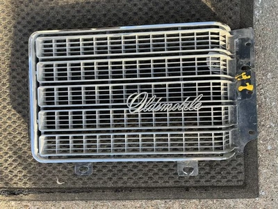 Oldsmobile Delta 88 1971 emblema de parrilla izquierda OEM 71 Olds personalizado Foto 1 de 4