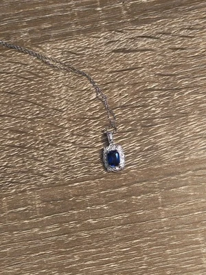 Colgante de diamantes y zafiros azules de 1,00 quilates con documentación de valoración Foto 1 de 4