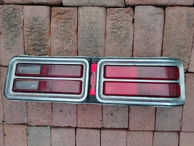 1973 Pontiac Bonneville Catalina lanterna traseira direita lateral do passageiro fabricante de equipamento original - Imagem 1 de 4