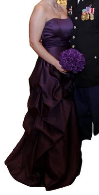 Vestido de baile David's púrpura formal sin tirantes satinado y organza talla 10 Foto 1 de 4