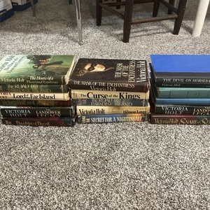 Victoria Holt Lot Of 16 Books All From The 1970s And 80s . All Hardcover. HC - Picture 1 of 9