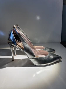 Scarpe Ted Baker London taglia 8 39 tartefa ritagliate tacco alto corte argento metallizzato - Foto 1 di 9