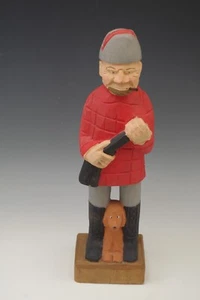 ARTE POPOLARE CACCIATORE IN LEGNO INTAGLIATO A MANO CON CANE SCULTURA 12" VINTAGE - Foto 1 di 6