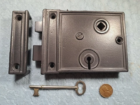 Interior Rim Lock Reversible w/key 4-1/2 Cover