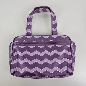 Thirty One Handle It lila Pflaume Chevron Reißverschluss Kosmetik Reise 31 Tasche - Bild 1 von 7