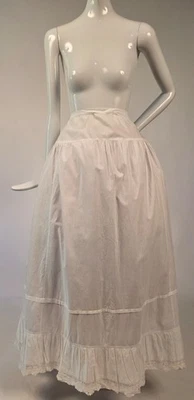 VICTORIAN 19TH C WHITE PETTICOAT W LACE TRIMMED FLOUNCE BOTTOM - Image 1 of 4