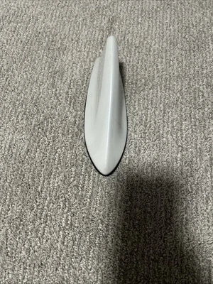 Toyota Prius 16-21 крыша антенна в сборе белый OEM, 2016, 2017, - Изображение 1 из 4