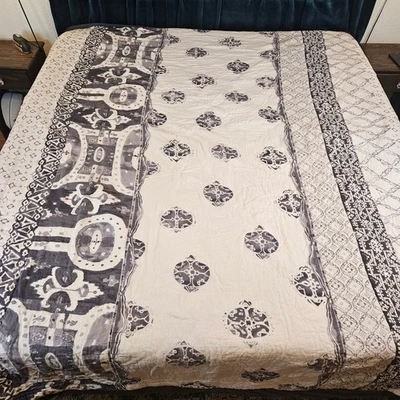 Anthropologie trulli Indian cotton printed quilt blanket, cream and gray, queen - Image 1 of 4