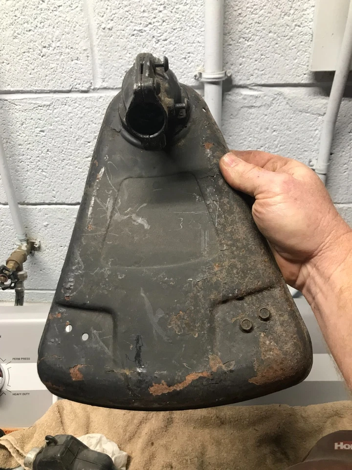 Homelite  String Trimmer UT-20704 gearbox WITH  metal debris shield - Image 1 of 4