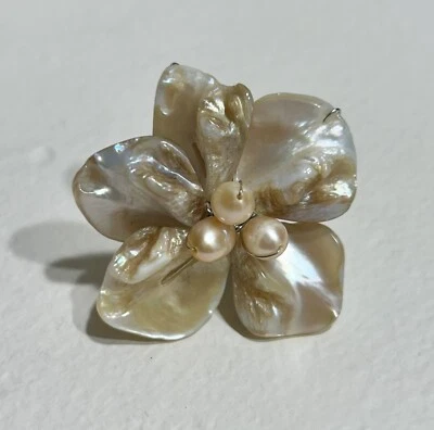 Anillo de moda concha natural con perla sintética centro tono plata ajustable talla 6 Foto 1 de 4