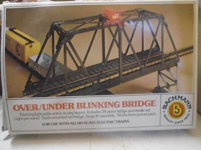 BACHMANN No 46-1222ST OVER/UNDER BLINKING BRIDGE, FACT SEALED           5-206-5 - Image 1 of 4