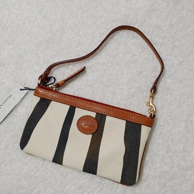 Dooney & Bourke Zebra Cartera de muñeca en blanco y negro Bolsa de monedas NWT Foto 1 de 4