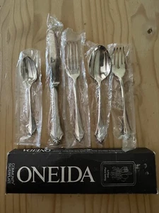 1989 Vintage oneida flatware belcourt 5 pieces set - Picture 1 of 4