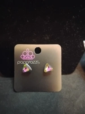  Pendientes poste triángulo diamantes de imitación iridiscentes PAPARAZZI   Foto 1 de 3