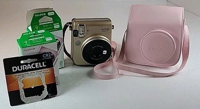 Cámara instantánea Fujifilm Instax Mini 70 dorada con baterías y película nuevas muy bonita Foto 1 de 4
