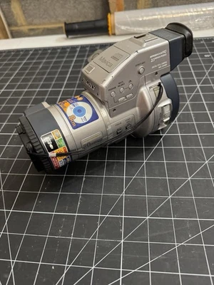 Sony Mavica MVC-CD1000 Digital Camera 2.1 MP No Charger. Don’t Know If It Works. - Image 1 of 4