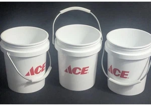 Paquete de 3 cubos mini adorno 2025 Ace Hardware 3,75" 0,5 cuartos virales Tictoc. - Imagen 1 de 3