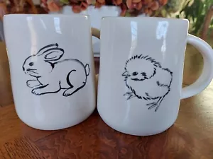 RAE DUNN BUNNY HOP TO IT & CHICK PEEP PEEP OSTERN KAFFEETASSEN 2019 RARITÄT NEU MIT ETIKETT - Bild 1 von 3