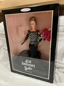 Barbie 1999 40 Aniversario Edición Coleccionista con Vestido Negro Mattel # 21364 - Imagen 1 de 4