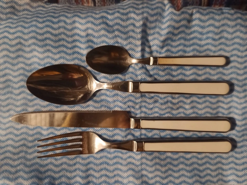 Besteckset 16-teilig Edelstahl mit einem Perlmittartigen Griff - Bild 1 von 1