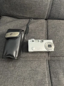 Minolta Dimage F100 Digital Camera 4.0 Mega Pixals Silver Tested Working - Picture 1 of 9