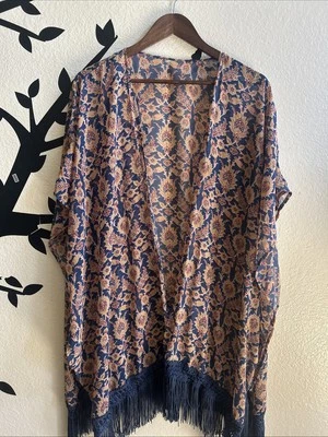 Кимоно Xhilaration синее и бежевое с цветочным рисунком прозрачное с бахромой накидка XL/XXL - Изображение 1 из 4