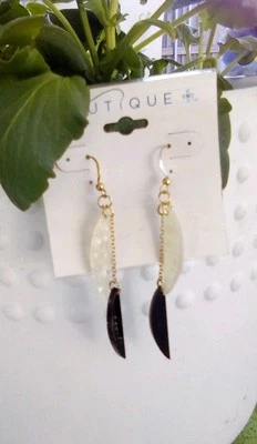 Nuevos Pendientes Colgantes Boutique Marfil Ébano Yin Yang Blanco y Negro Foto 1 de 3