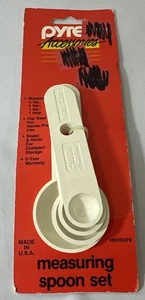 Vintage Pyrex Accessories Measuring Spoon Set of 4 Spoons New on Card 1994 - Picture 1 of 3