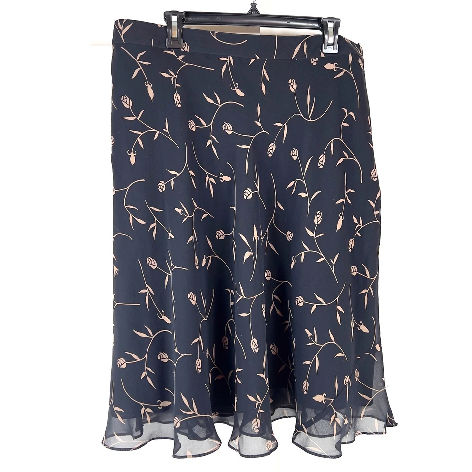 Bloomingdales 100% Silk Knee Length Skirt Silk Lining Black Floral Size 20 Zip - Image 1 of 4