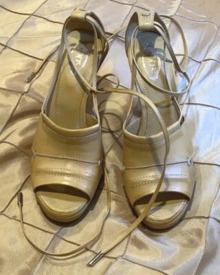 TOD'S FABULOSA PLATAFORMA COLOR TOSTADO, PUNTA ABIERTA CON CORDONES ENVOLVENTE, LOOK SEXY, TALLA Foto 1 de 4