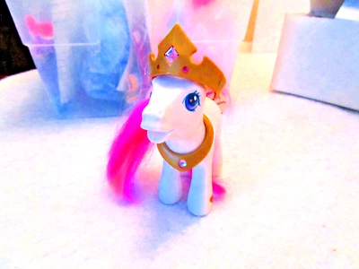 My Little Pony G3 Joias HTF Disney Aurora Coroa de Ouro e Colar SEM PÔNEI - Imagem 1 de 4
