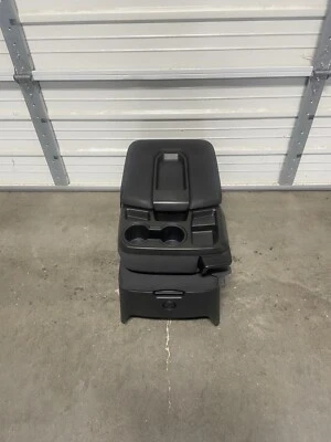 Silverado Sierra Tahoe 2019-2025 consola central asiento de salto almacenamiento y ventilaciones traseras Foto 1 de 4