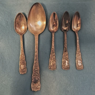 5 piece silverplated spoon lot MONARCH 1889 Rogers & Hamilton (no monograms) - Image 1 of 4