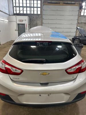 Used Deck Lid fits: 2018 Chevrolet Cruze Hatchback w/o RS package w/o LED tail l Foto 1 de 4