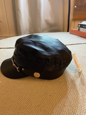 Gorra de motociclista Forever 21 negra de imitación de cuero con broches dorados nueva con etiquetas Foto 1 de 4