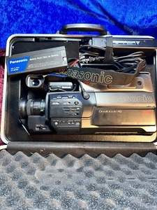 Vintage Panasonic OmniMovie VHS HQ PV-320D AF CCD Camcorder With Case - Picture 1 of 9